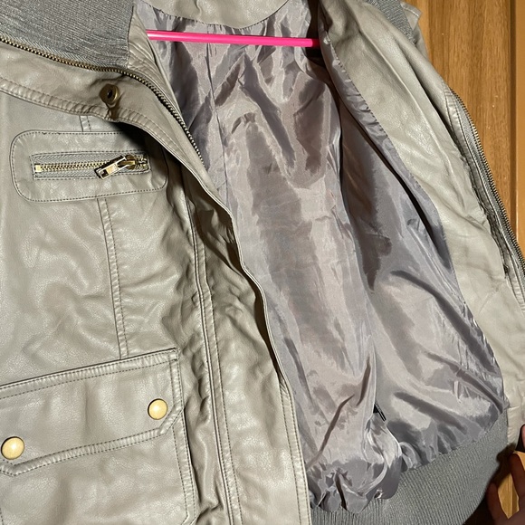 Bomber Jacket by Ambiance Apparel - Picture 7 of 10